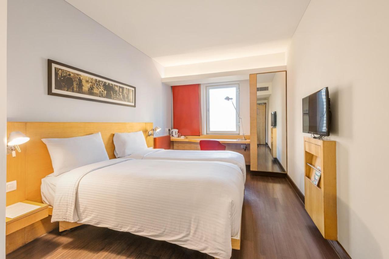 Ibis Gurgaon Golf Course Road - An Accor Brand Hotel Buitenkant foto