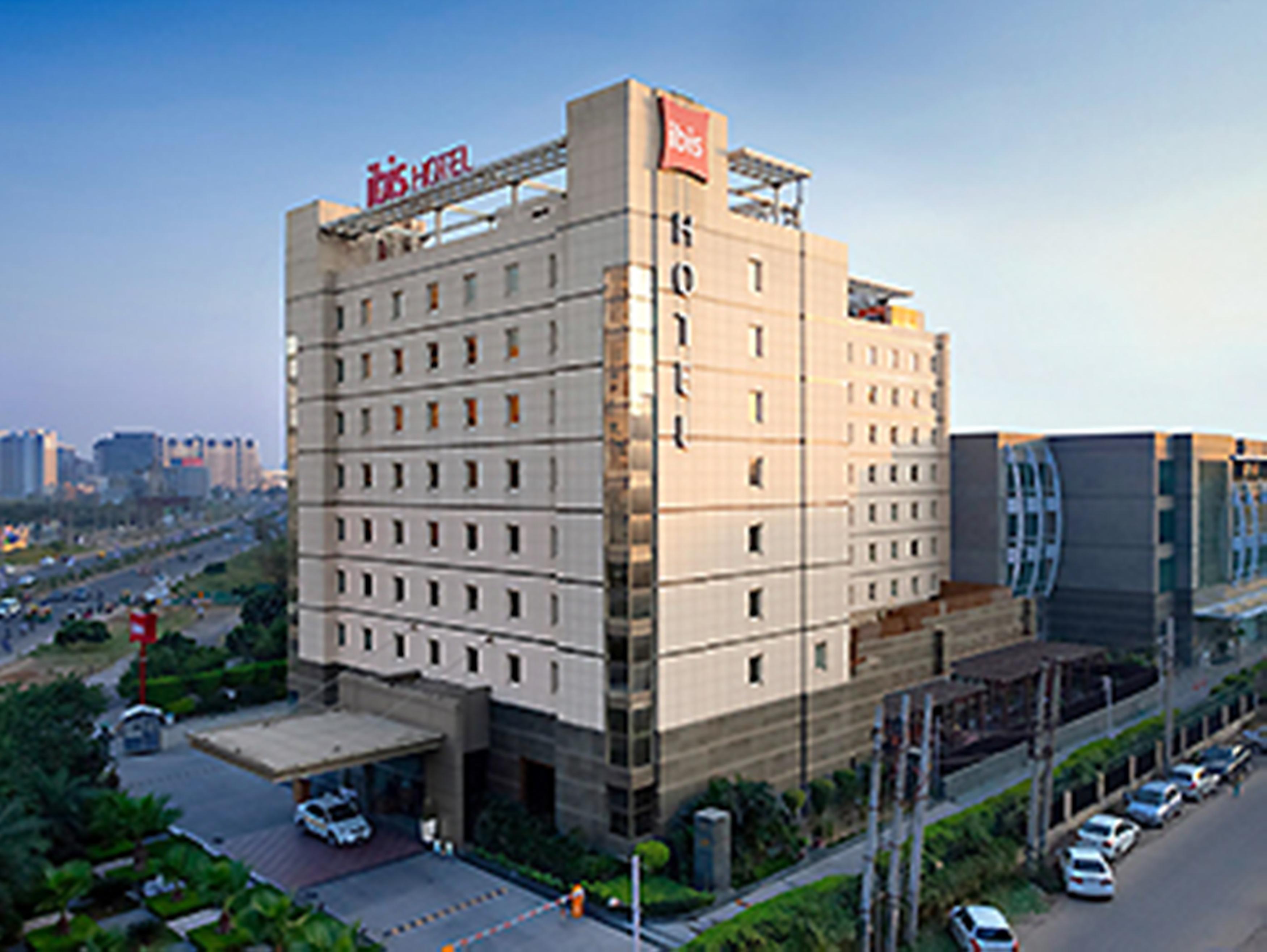 Ibis Gurgaon Golf Course Road - An Accor Brand Hotel Buitenkant foto