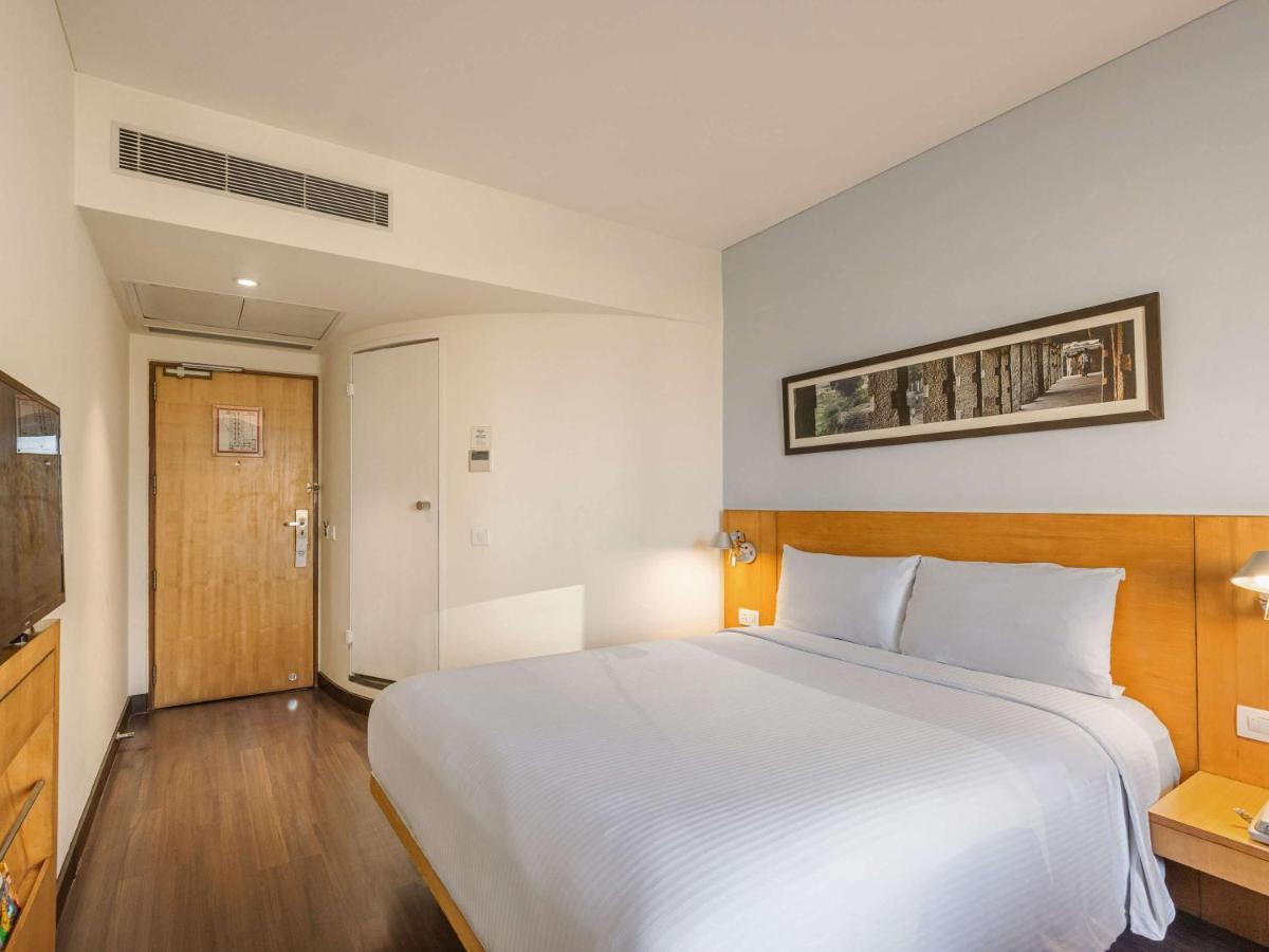 Ibis Gurgaon Golf Course Road - An Accor Brand Hotel Buitenkant foto